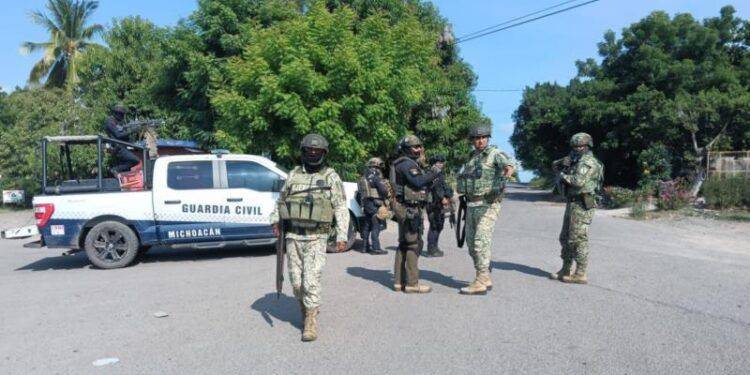 Restablecido el libre transito en carreteras de Michoacan - El día de Michoacán