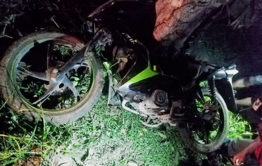Joven Motociclista Resulta Gravemente Herido Al Impactar Contra Un Árbol En Apatzingán