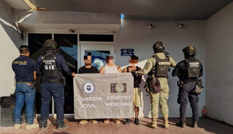 Detienen A Tres Presuntos Extorsionadores En Apatzingán En El Marco De La Estrategia Nacional Contra La Extorsión 20 En Operativos En Buenavista, Aseguran A 2 Hombres, 7 Fusiles Y Más De 2 Mil Cartuchos