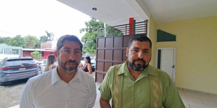 Fuerzas estatales y federales detienen a dos hermanos, presuntos responsables del delito de extorsión, en agravio de limoneros en la región de Apatzingán