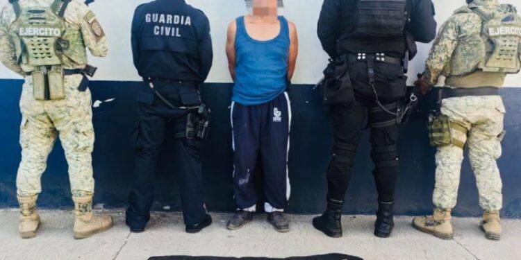 En Operación Apatzingán, Aseguran a uno con arma de fuego y 7 artefactos explosivos en La Colosio 1 Explosivos en Puentes de La Ruana: Autoridades Ausentes tras una Noche de Terror