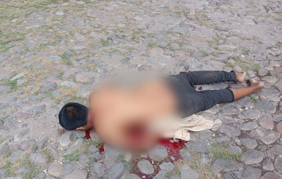 Asesinan A Un Joven De Al Menos 9 Disparos En La Colonia 22 De Octubre De Apatzingán
