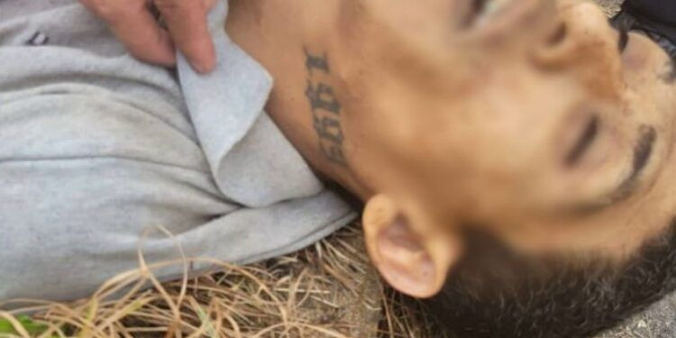 Hallan a Hombre Sin Vida en Vía Pública de Apatzingán; Investigan Causas de su Muerte 1 Cadaver en la Antorcha A - El día de Michoacán