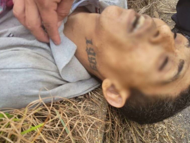 Hallan A Hombre Sin Vida En Vía Pública De Apatzingán; Investigan Causas De Su Muerte