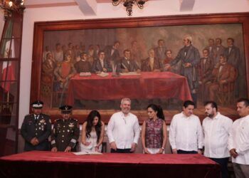 Más De Seis Mil Desfilaron En Apatzingán Para Conmemorar El 211 Aniversario Del Decreto Constitucional