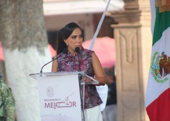 Más De Seis Mil Desfilaron En Apatzingán Para Conmemorar El 211 Aniversario Del Decreto Constitucional