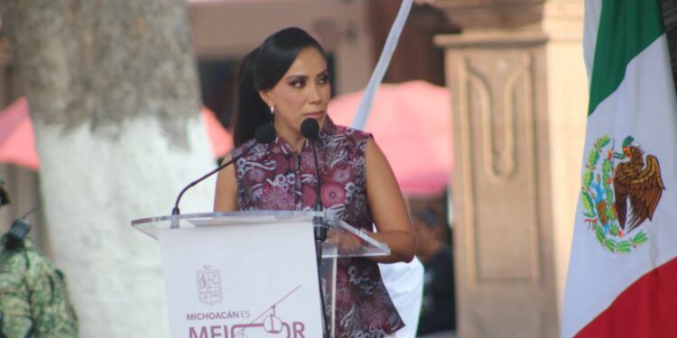 Más De Seis Mil Desfilaron En Apatzingán Para Conmemorar El 211 Aniversario Del Decreto Constitucional