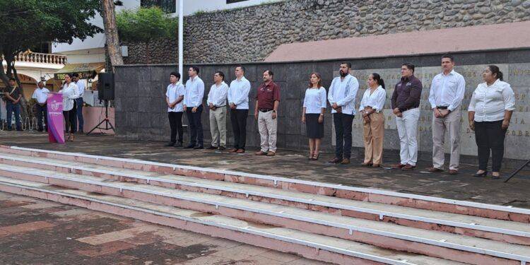 Fanny Arreola rinde homenaje a Jose Maria Morelos - El día de Michoacán