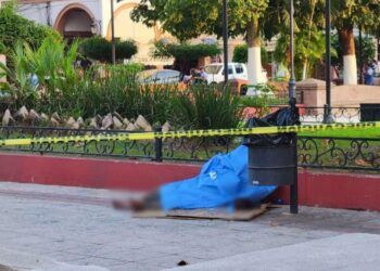 Muere Indigente En La Plaza Constituyentes De Apatzingán