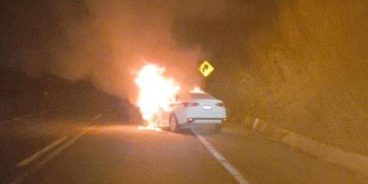 Muere Calcinada Tras Choque en la Autopista Siglo XXI