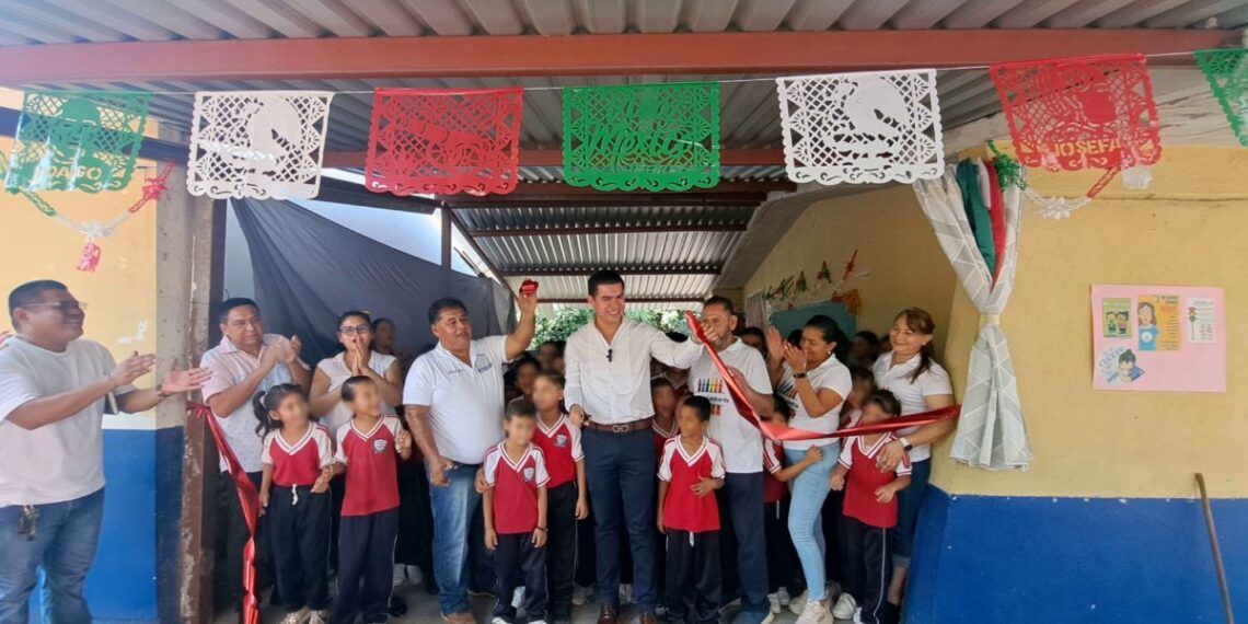Regidor De Apatzingán Cumple Compromiso Y Destina Dos Meses De Su Salario Para Construir Aula Biblioteca En Primaria De Apatzingán