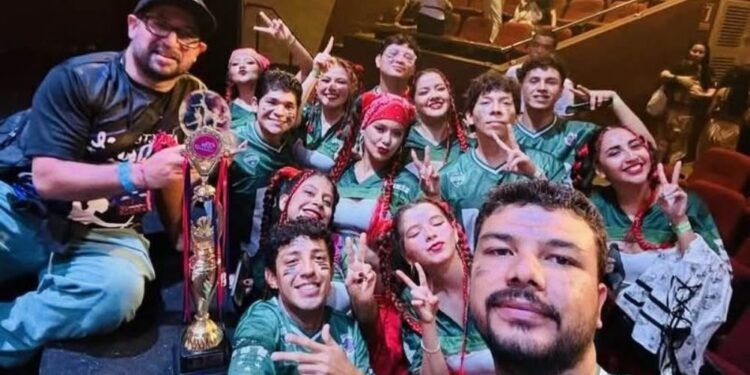 Talentosos Apatzinguenses Ganan Certamen Musical En Colombia