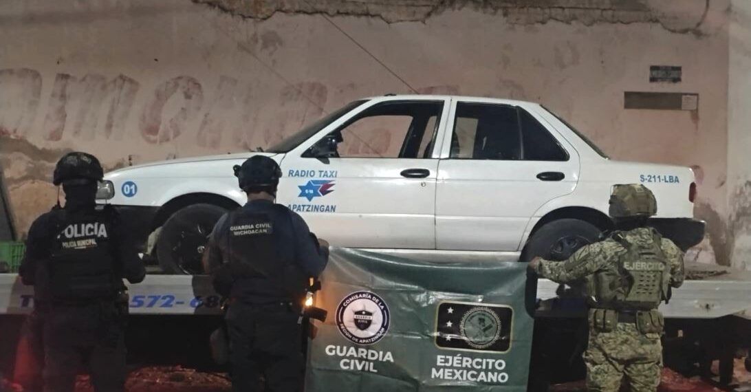Tras Persecución Policiaca E Intercambio De Disparos En Apatzingán, Incautan Taxi Con Droga En El Ejido Morelos