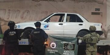 Tras Persecución Policiaca E Intercambio De Disparos En Apatzingán, Incautan Taxi Con Droga En El Ejido Morelos 28 Sujeto A Exceso De Velocidad, Menor De 14 Años Resulta Herido Al Chocar Contra Vehículo Estacionado