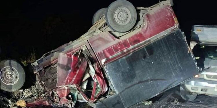 Volcadura en Apatzingán deja tres heridos; autoridades investigan posible causa 1 Volcadura en Apatzingan deja tres heridos - El día de Michoacán