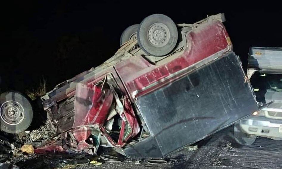 Volcadura En Apatzingán Deja Tres Heridos; Autoridades Investigan Posible Causa