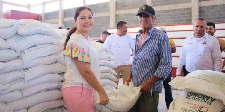 Más de seis mil Desfilaron en Apatzingán para Conmemorar el 211 Aniversario del Decreto Constitucional