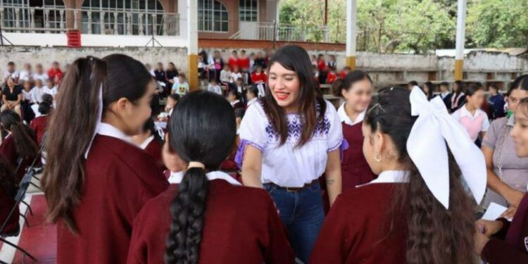 ausentarte de clases por dolores menstruales - El día de Michoacán