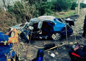 Dos Adultos Mayores Resultan Heridos Tras Volcadura En La Carretera Apatzingán - Cuatro Caminos