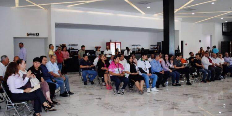 FGE realiza diligencias en el lugar donde fue ultimado el alcalde Carlos Manzo