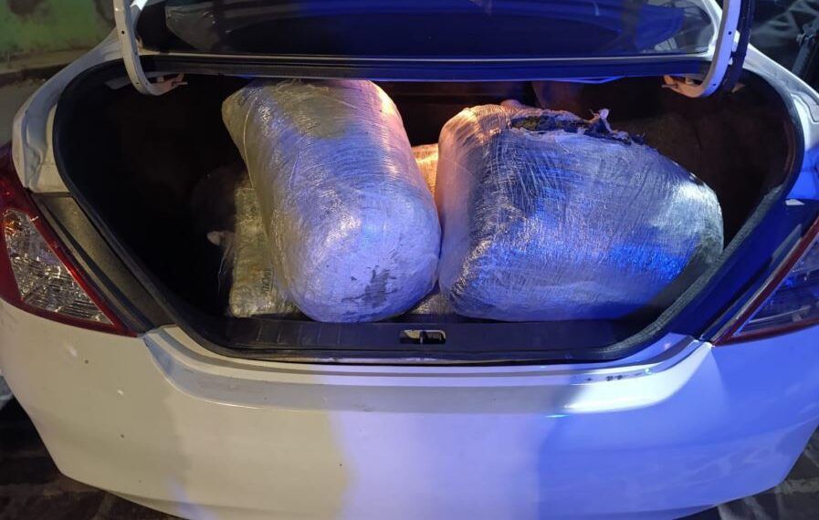 En Zitácuaro, Un Detenido Con 30 Kilos De Mota, Y No Era Para Remedio