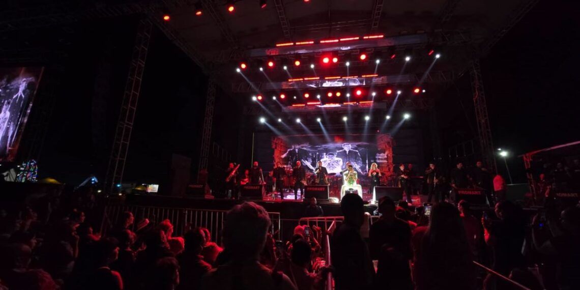 Fanny Arreola cierra la expo feria octubrina junto a Pancho Barraza