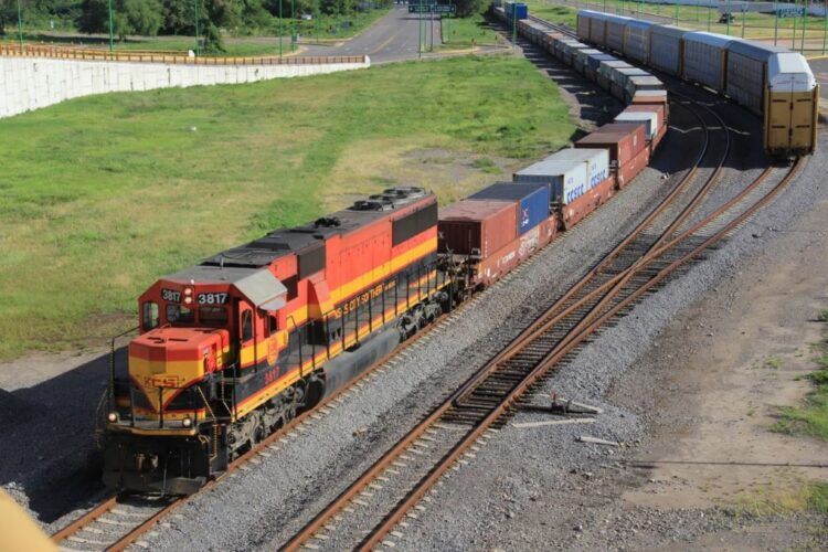 Asaltan Tren En Arteaga Se Apoderan De Valiosa Mercancía Con Destino A Ee.uu. 20 Fuerzas Estatales Y Federales Aseguran Ametralladora Y 11 Fusiles En Huetamo: Ssp