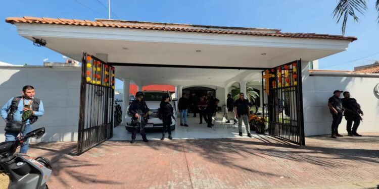 Con Carlos Manzo, suman siete alcaldes asesinados y uno desaparecido en el gobierno de Ramírez Bedolla 1 Con más dudas que respuestas, Gobierno de México investiga el asesinato del alcalde de Uruapan