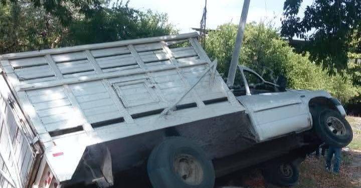 En Parácuaro, Accidente de Camioneta en Puente de Riego Sin Dejar Heridos 1 En Parácuaro, Accidente de Camioneta en Puente de Riego Sin Dejar Heridos