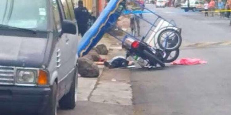 Asesinan a balazos a vendedor de nieves en Zamora 1 Asesinan a tres mujeres en ataque armado dentro de una vivienda en Zamora