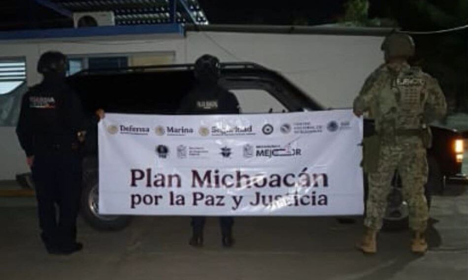 Explosión de Coche-Bomba en Coahuayana deja 5 muertos y caos, mientras el gobernador Bedolla se encontraba en evento político en la CDMX