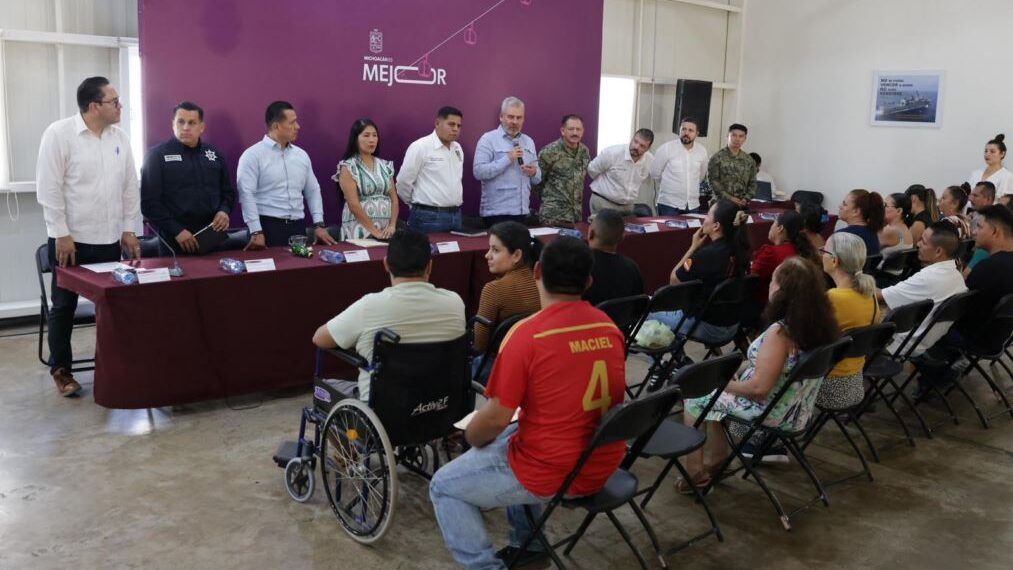 Entrega Bedolla Apoyos A Víctimas De Explosión En Coahuayana 19 Entrega Bedolla Apoyos A Victimas De Explosion En Coahuayana - El Día De Michoacán