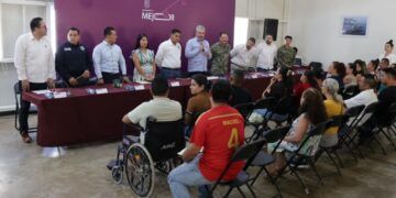 Entrega Bedolla Apoyos A Víctimas De Explosión En Coahuayana