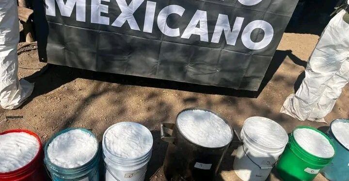 Ejército Mexicano asegura precursores en Turicato con un valor de 2.5 mil millones de pesos 1 Atacan patrulla de municipales en Tingüindín