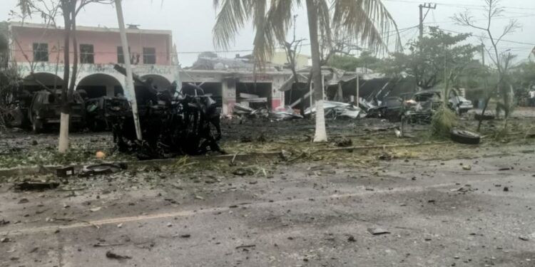 Explosión De Coche-Bomba En Coahuayana Deja 5 Muertos Y Caos, Mientras El Gobernador Bedolla Se Encontraba En Evento Político En La Cdmx