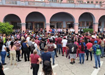 Entrega Bedolla Apoyos A Víctimas De Explosión En Coahuayana