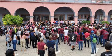 Fanny Arreola Enfrenta Conflicto Sindical En Apatzingán 1 Entrega Bedolla Apoyos A Víctimas De Explosión En Coahuayana