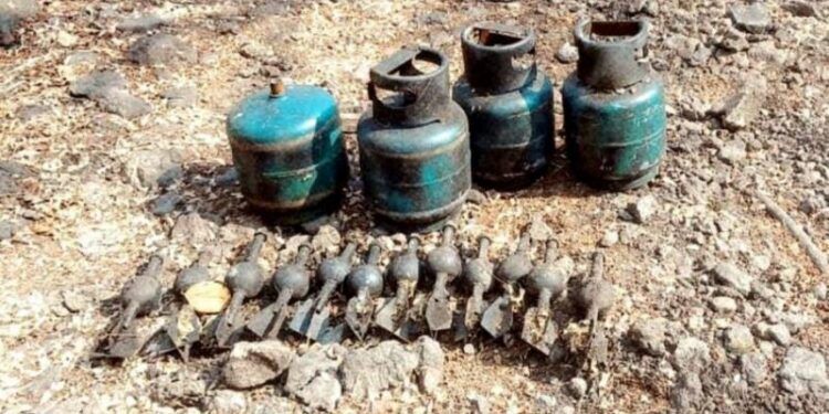 Entrega Bedolla apoyos a víctimas de explosión en Coahuayana