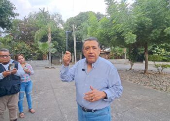 Entrega Bedolla Apoyos A Víctimas De Explosión En Coahuayana
