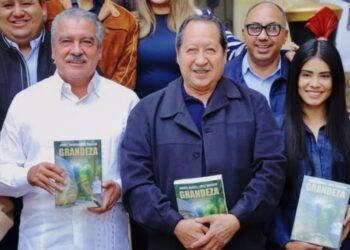 Entrega Bedolla Apoyos A Víctimas De Explosión En Coahuayana