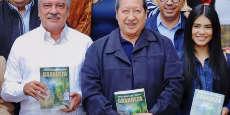 Entrega Bedolla Apoyos A Víctimas De Explosión En Coahuayana