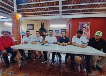 En Parácuaro, Accidente De Camioneta En Puente De Riego Sin Dejar Heridos