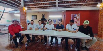 En Parácuaro, Accidente De Camioneta En Puente De Riego Sin Dejar Heridos