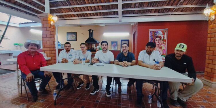 Nace Colectivo "Bernardo Bravo Vive" en Apatzingán, para Honrar su Legado y Exigir Justicia 1 En Parácuaro, Accidente de Camioneta en Puente de Riego Sin Dejar Heridos