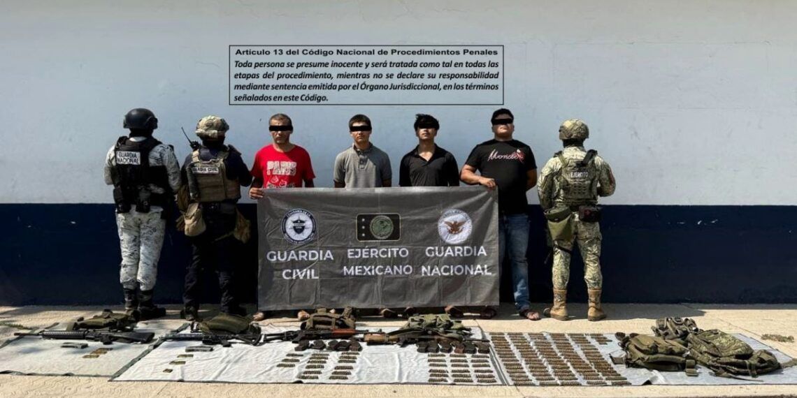 En Parácuaro, Accidente de Camioneta en Puente de Riego Sin Dejar Heridos