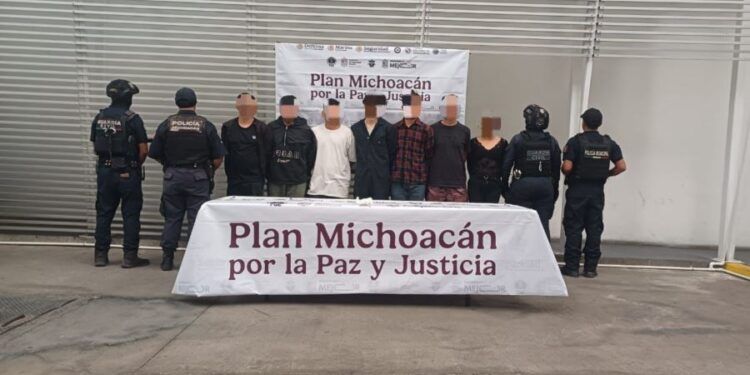 Operativo interinstitucional de seguridad en 11 municipios deja 16 detenidos: SSP 1 Tres lesionados tras choque múltiple en la autopista Siglo XXI