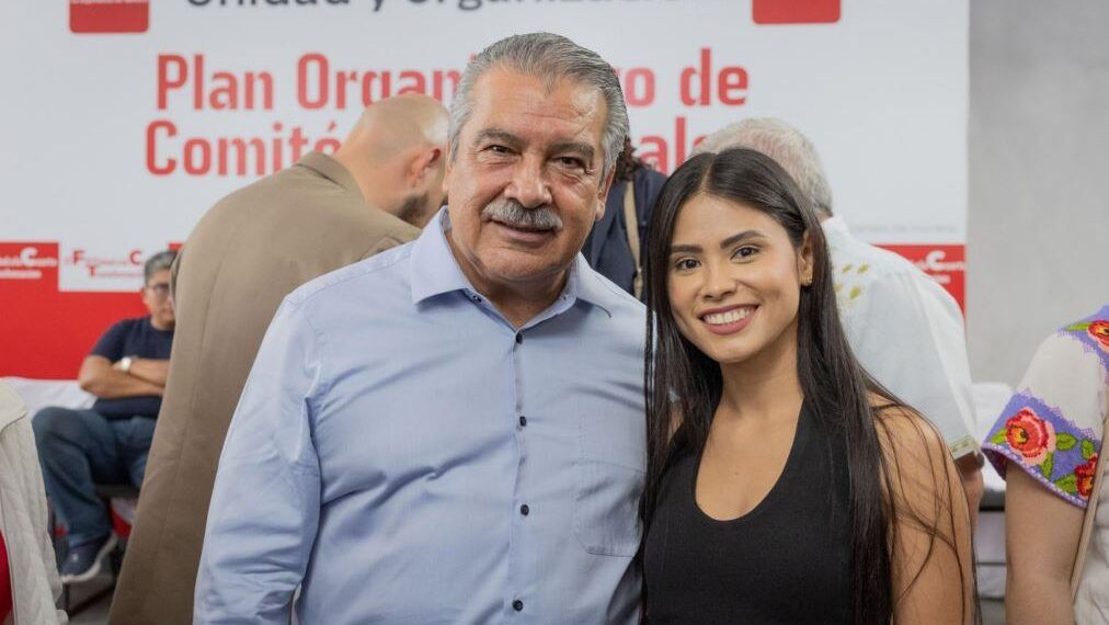 Paola Castañeda Con El Senador Raúl Morón