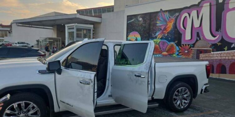 Roban rifle AR-15 y otros objetos de la camioneta del alcalde de Los Reyes, en Morelia 1 Atacan patrulla de municipales en Tingüindín