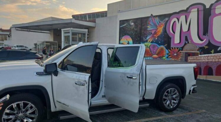 Roban Rifle Ar-15 Y Otros Objetos De La Camioneta Del Alcalde De Los Reyes, En Morelia 21 Atacan Patrulla De Municipales En Tingüindín
