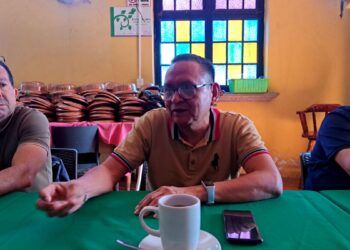 Bomberos De Apatzingán Controlan Incendio En Camioneta Cargada Con Madera